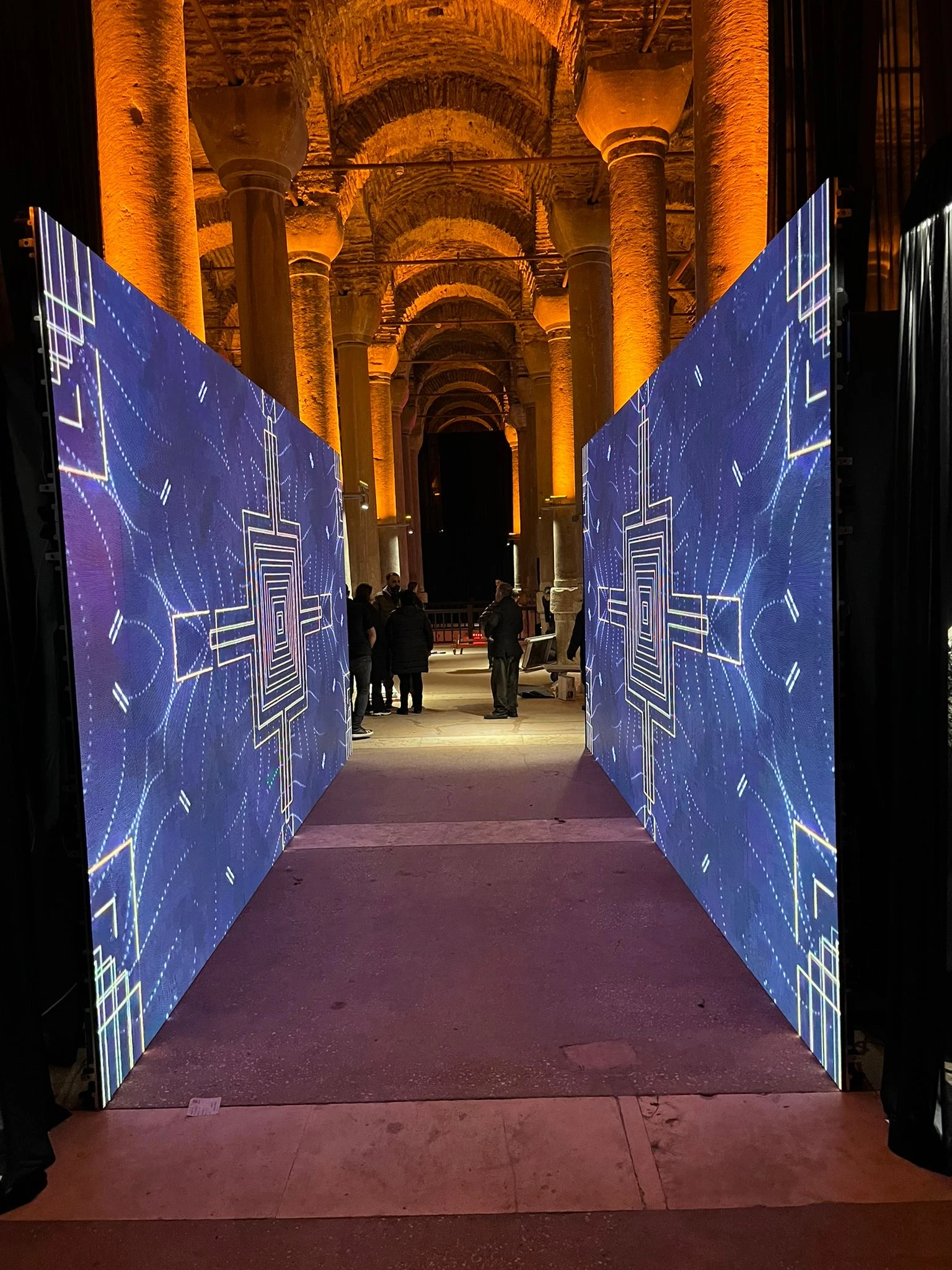 LED Ekran Kiralama - Konser Sahne Sistemleri